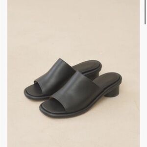 Lauren Manoogian heels never worn sz 39